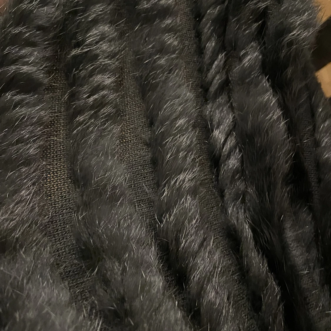 Svart pälsponcho - 91