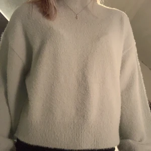 Grön tröja - Jätte skön tröja. Använd fåtal gånger och i nyskick.