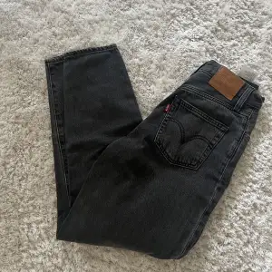 Levis High Loose taper  Använda 1 gång alltså nyskick 