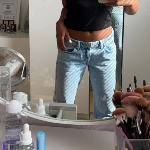 Lågmidjade jeans - Lågmidjade jeans från weekday som inte kommer till användning längre🩷