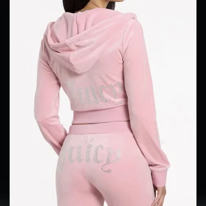 Juicy Couture - Säljer hela settet för 850. Använt 3-4 gånger.