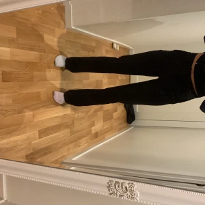 Bikbok kostymbyxor  - Kostym byxor i fint skick som jag inte haft länge säljer för att dem är för små för mig. Köpte dem för 500 och säljer för 359