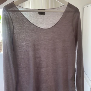 Långärmad tröja - Halvt genomskinlig långärmd tröja. Liknar intimissmi tröjan