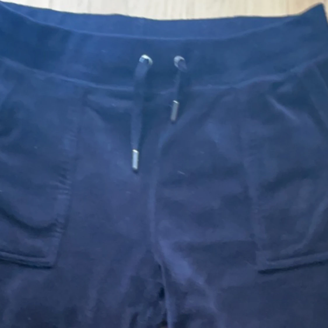 Svarta juicy byxor  - 91