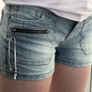 Low waisted shorts - Säljer dessa snygga fishbone shorts som tyvärr är lite för små för mig!😊