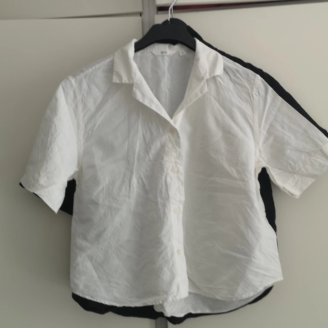 Uniqlo cropped short sleeved shirt black and white - 90