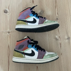 Jordens strl 37.5 - Säljer mina jordans då de inte kommer till användning längre ☺️! Köpt av en tjej här på Plick.  Strl 37.5🌸