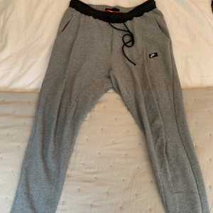 Nike tech fleece - Äldre modell av Nike tech fleece byxor, storlek L.