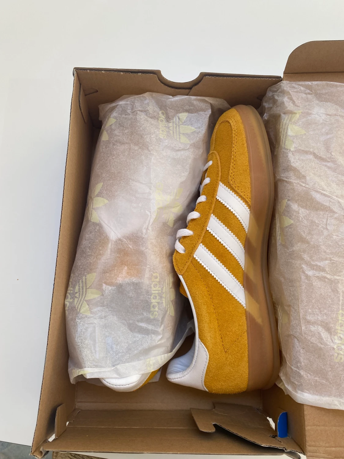 Gula Adidas Gazelle sneakers