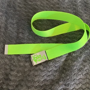 Neongrön bälte  - Jättefin neongrön bälte. Köpte den på secondhand. 