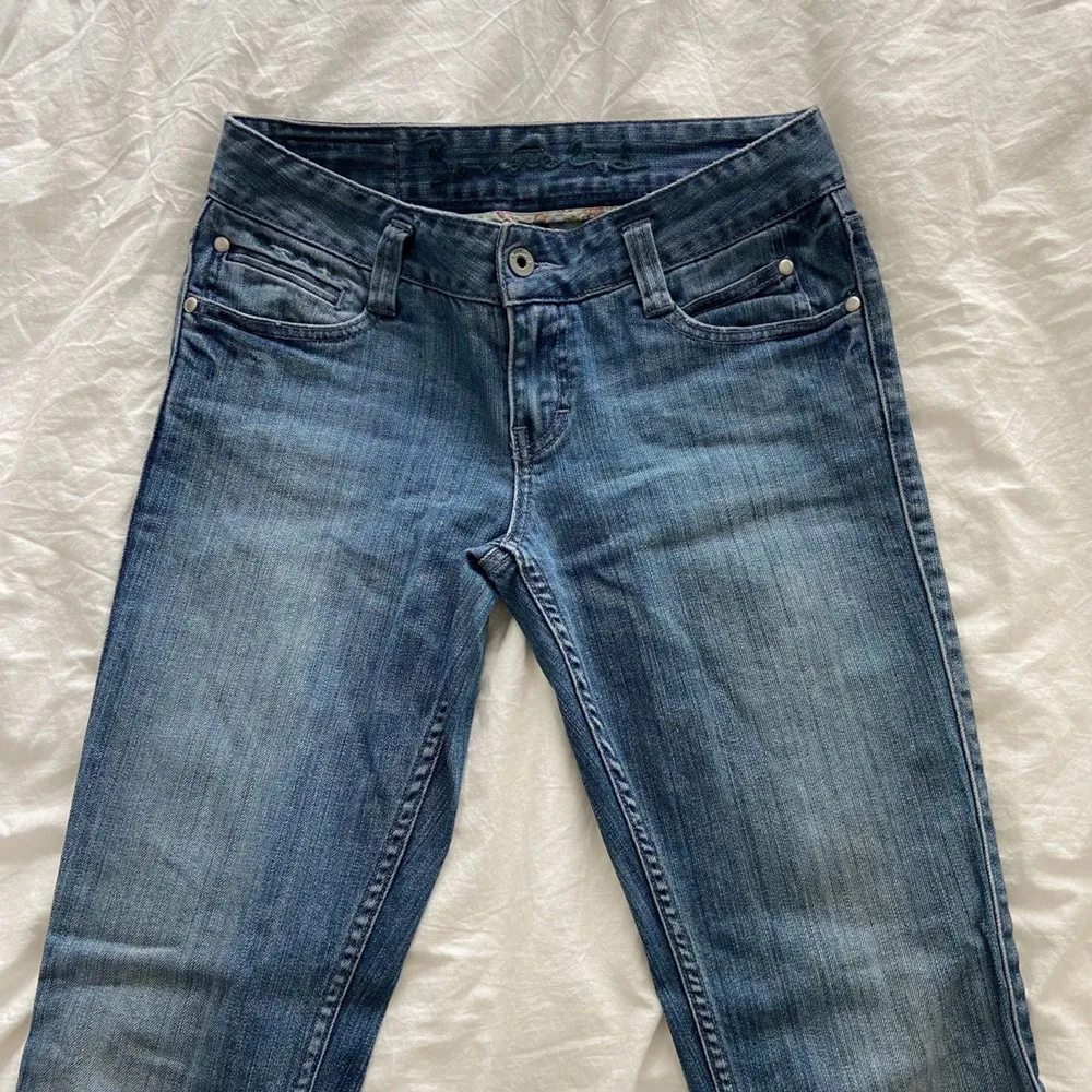 Snygga lågmidjade jeans från bondelid med bootcut! Nästan aldrig använda!💓. Jeans & Byxor.