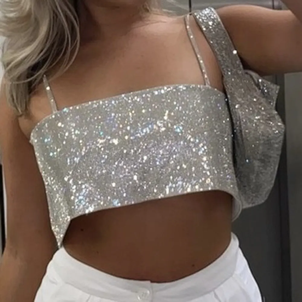 Glitter crop top zara storlek s . Toppar.