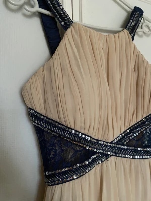 Balklänning  - Använd 1 gång 