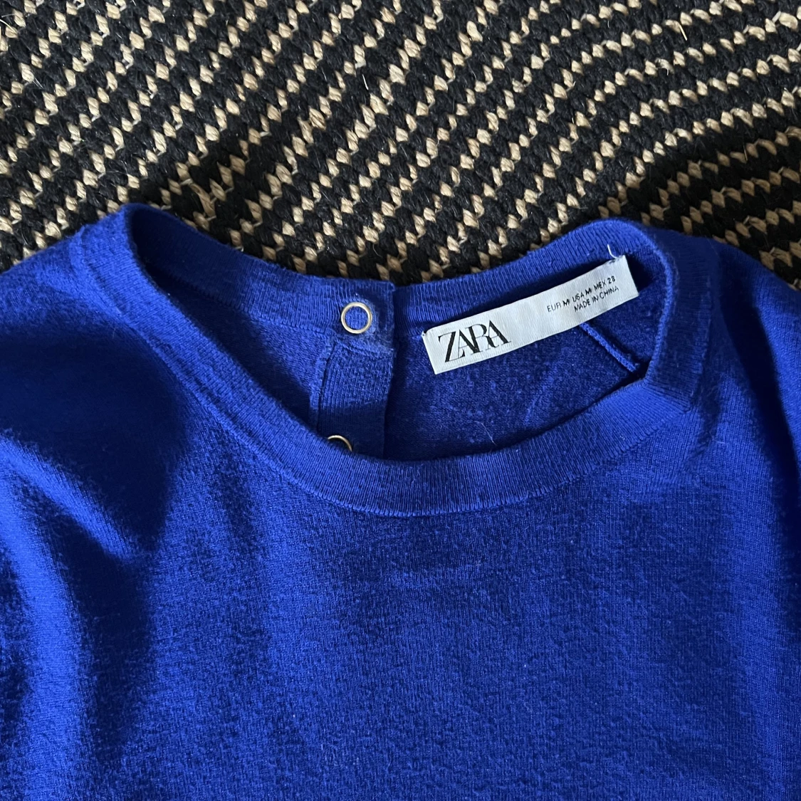 Blå stickad t-shirt - 91