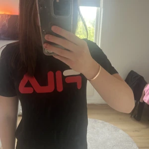 Fila t-shirt  - Fin fila T-shirt som knappt är använd