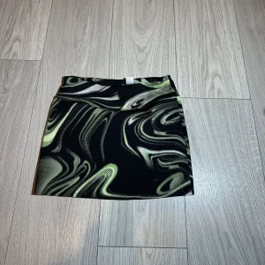 Svart/Grön Minikjol - En av mina favorit minikjolar! 