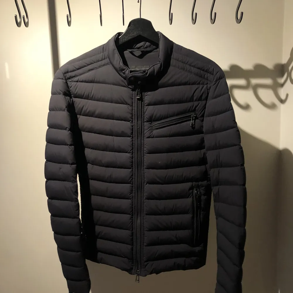 Belstaff jacka i otroligt fint skick, sparsamt använd. Storlek s. Nypris 5500. Jackor.