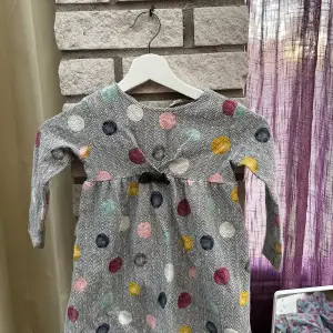 Fin barnklänning, använd fåtal gånger🌸