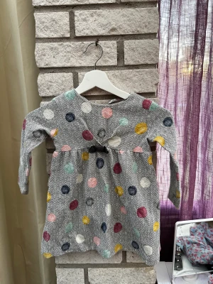 Barnklänning - Fin barnklänning, använd fåtal gånger🌸