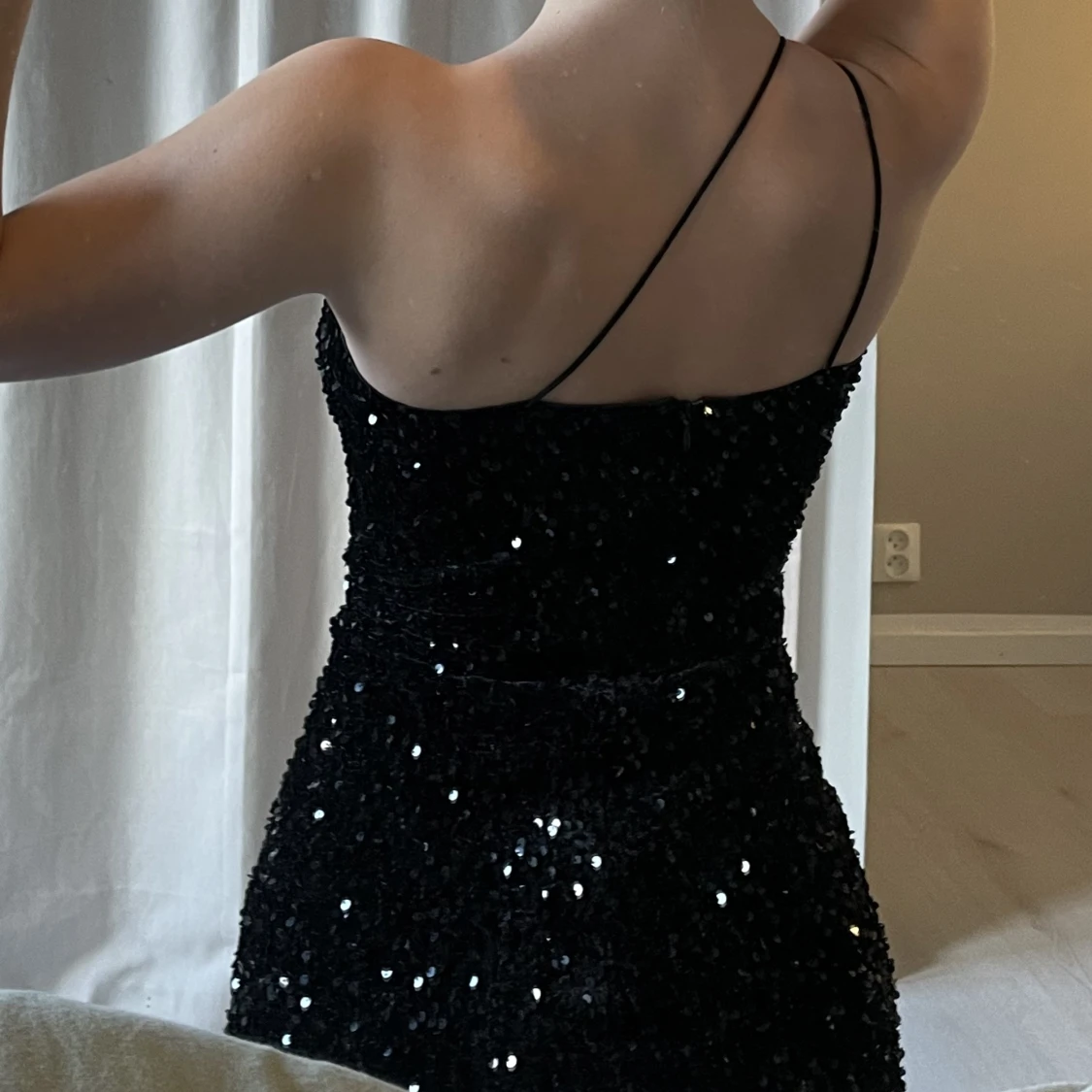 Glittrig klänning - 91