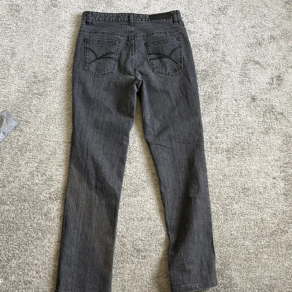 jättefina jeans i strl 36⚡️säljer för att de tyvärr är för stora💔toppskick! priset kan diskuteras . Jeans & Byxor.
