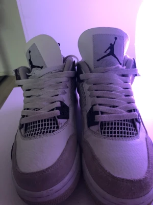 Jordan 4 - Köpte dom för 5500 säljs för mycket bättre pris! Det går att buda