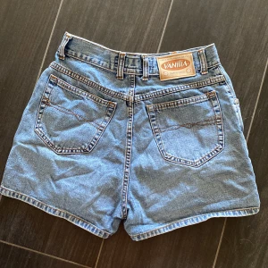 Högmidjade shorts - Köpta second hand mycket fint skick 