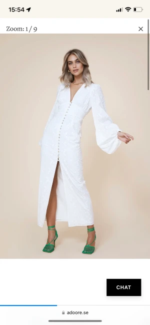 Adoore positano - Intressekoll på min oanvända adooreklänning i storlek 34, endast testad. Inte säker på om jag vill sälja än. Nypris 1695🫶🫶