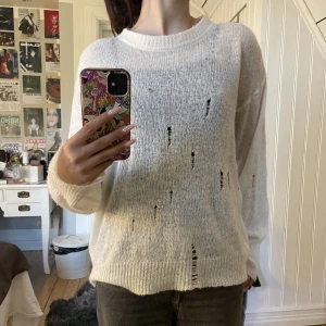 Stickad tröja  - Knappt använd!