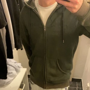 Vintage hoodie  - Vintage zip up med tryck. Kom gärna privat vid funderingar 
