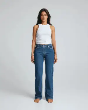 Säljer mina jeans från bikbok då de blivit för stora för min smak🙌🏼 knappt andvända och tvättade fåtal gånger (har kvar sin färg)❣️