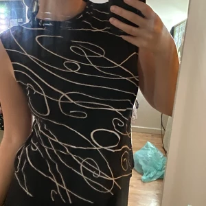 Mönstrad topp - Superfin mönstrad svartvit topp, okänt märke och storlek. 