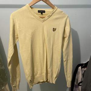 Lyle & scott vintage pullover i bra skick!💕