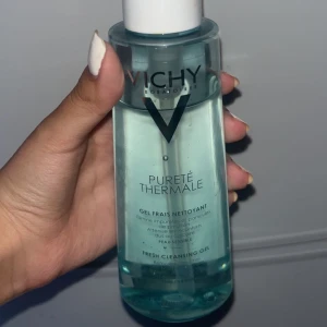 Vichy rengöring - Använd rengöring från Vichy, nypris 185 kr tror jag (?) Säljer för 100, fri frakt på Plick så passa på!