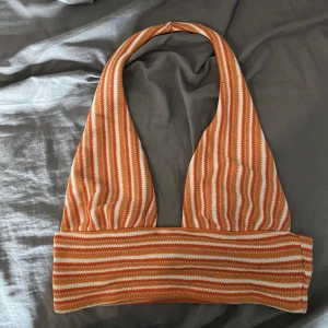 Topp - En söt topp från H&m. Perfekt till sommaren☀️💗 (Kunden betalar frakten)