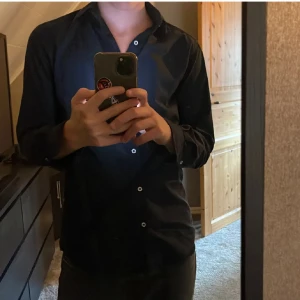 Masimo Dutti Skjorta - Säljer denna då den blivit för liten, sjukt bra skick och sjukt snygg! 😊