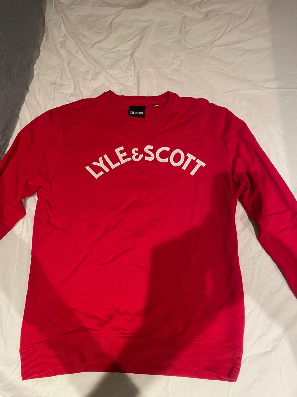 Röd Lyle & Scott tröja 