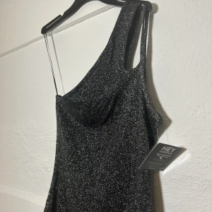 Helt ny festtopp från Nelly NLY - Med prislapp på! Perfekt för nyår eller fest