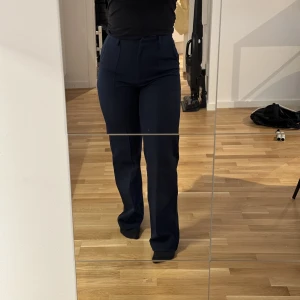 Kostymbyxor  - Kostymbyxor med ficka från madlady