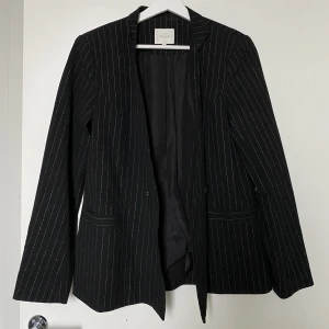 Kavaj dam - Jätte fin från vila med glitter / silver stripes. Ganska figursydd 