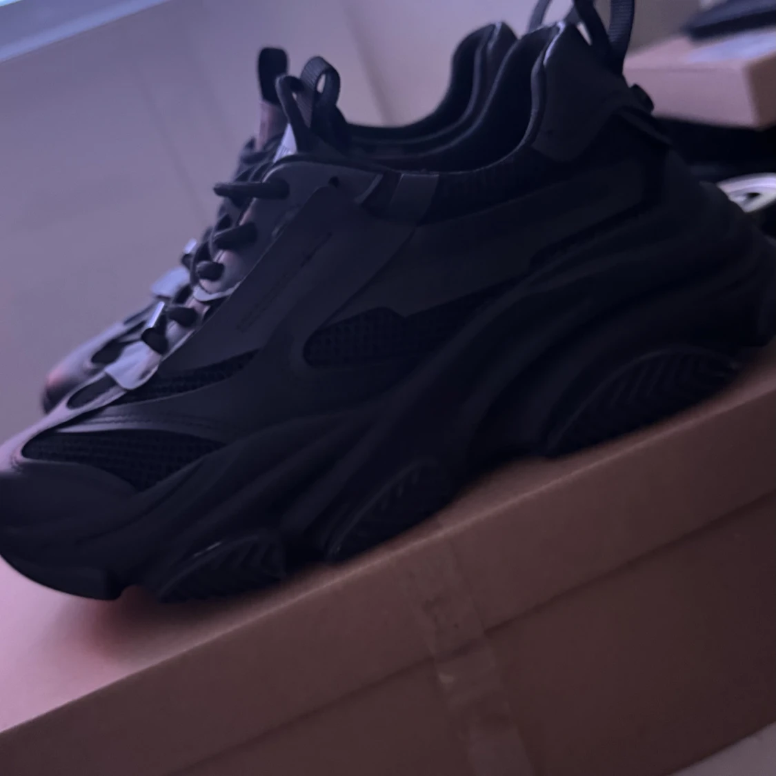 Svarta sneakers - Unisex  - 90