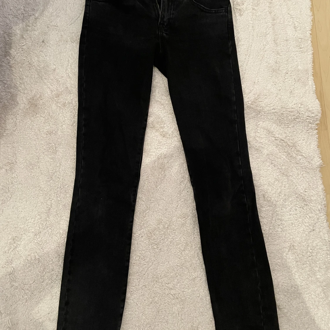 Lågmidjade jeans från stradivarius  - 90