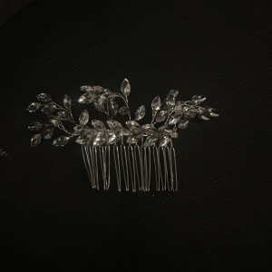 Hår accessoar  - Säljer ett fint smycke, aldrig använt. 50 kr 