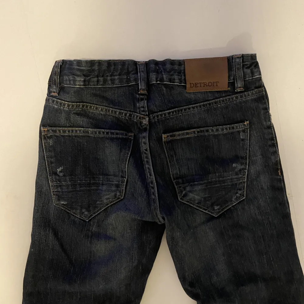 Straight low waisted jeans💕jätte fina, säljer då dom blivit för korta på mig💕 Inga fläckar eller slitage💕💕. Jeans & Byxor.