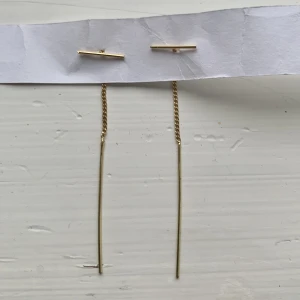 Örhängen  - Superfina och enkla örhängen. Aldrig använda. Frakt tillkommer på 17 kr 💕