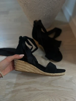 UGG sandaler - Klackade sandaler från UGG som aldrig använts. 