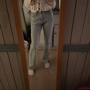 Jeans - Använda flertal gånger! Men bra skick.