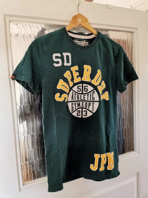 T-shirt - Tisha med tryck, i fint skick!