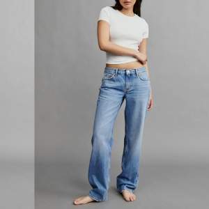 Säljer ett par low waist jeans från Gina använd ett par gånger men har inga defekter, originalpris 500