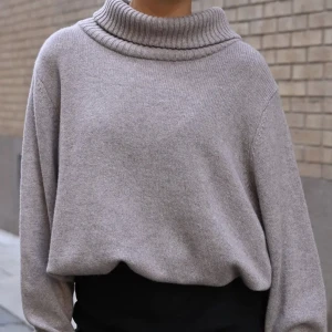 Stylein kashmir ARIA XS - Ny tröja från stylein i 100% kashmir. Tröjan heter Aria och är otroligt mjuk och härlig.